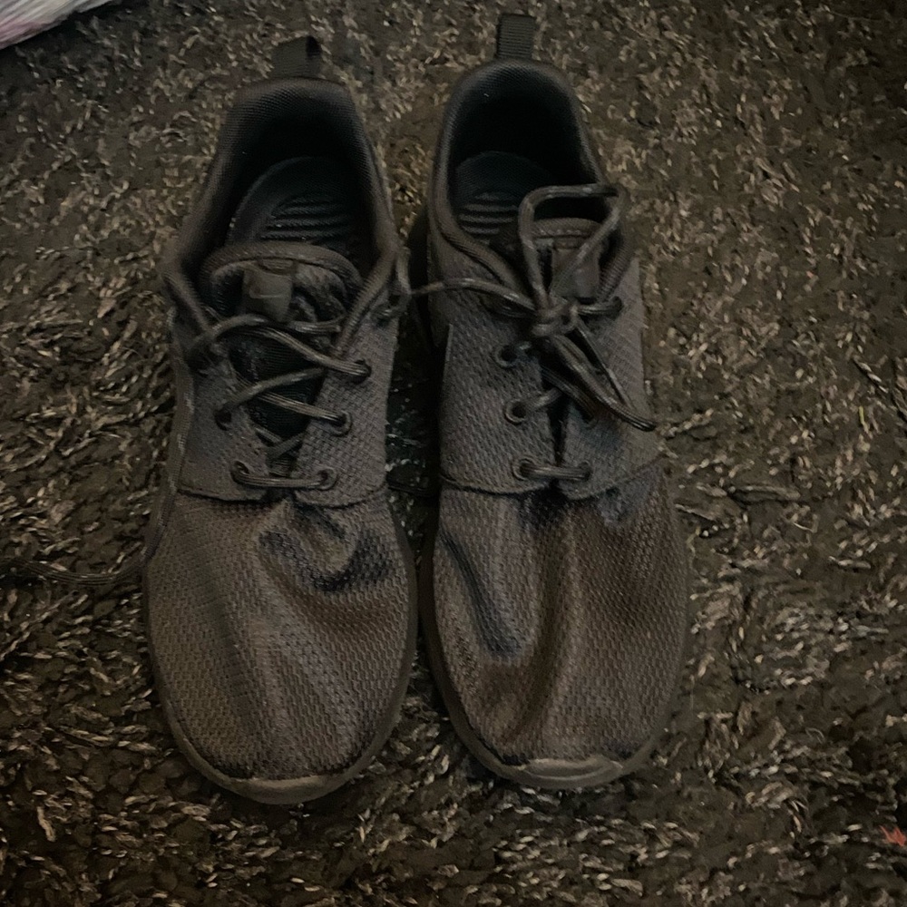 Nike all black sneakers